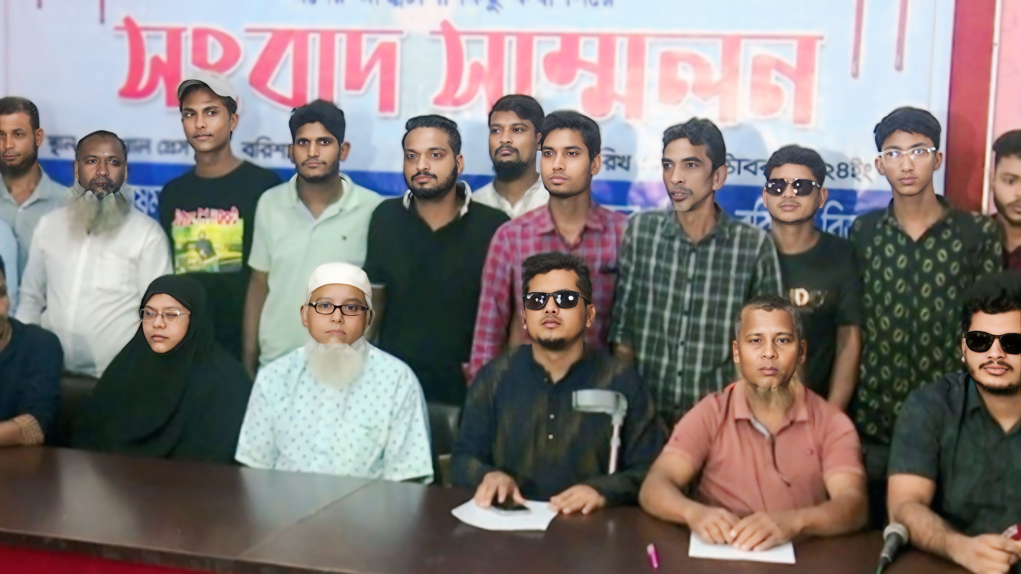 বরিশাল প্রেসক্লাব মিলনায়তনে বৈষম্যবিরোধী ছাত্র আন্দোলনের সংবাদ সম্মেলন