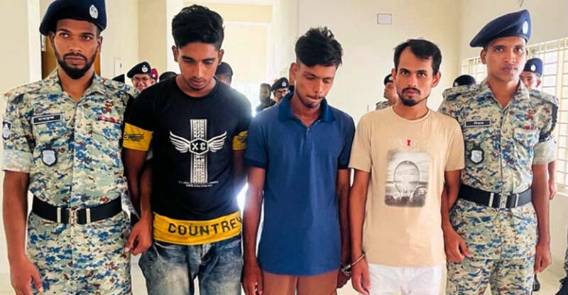 বরিশালে আর্মড পুলিশের অভিযানে তিন অনলাইন জুয়ারী আটক