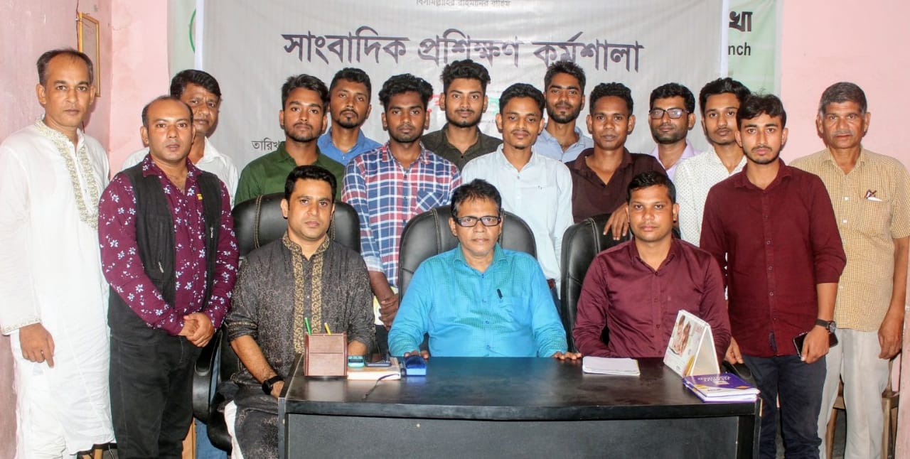 বগুড়ায় দেশেরপত্রের উদ্যোগে মোবাইল জানার্লিম প্রশিক্ষণ অনুষ্ঠিত