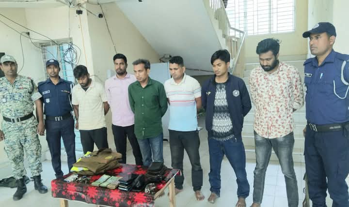 বগুড়ায় চাঁদাবাজির অভিযোগে রাজশাহী ডিবি পুলিশের ৬ সদস্য গ্রেফতার