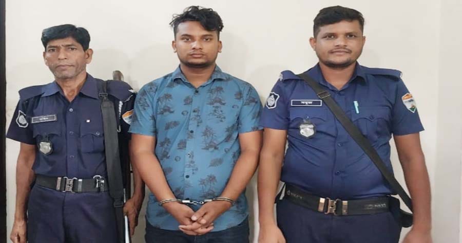 চিলাহাটিতে ভুয়া রেলওয়ে মহাপরিচালক গ্রেফতার