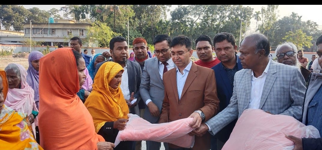 চিলাহাটি বিভিন্ন স্থান পরিদর্শনে জেলা প্রশাসক