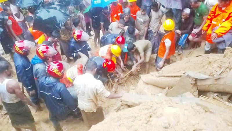 উখিয়ায় রোহিঙ্গা ক্যাম্পে পাহাড় ধসে নয় জনের মৃত্যু