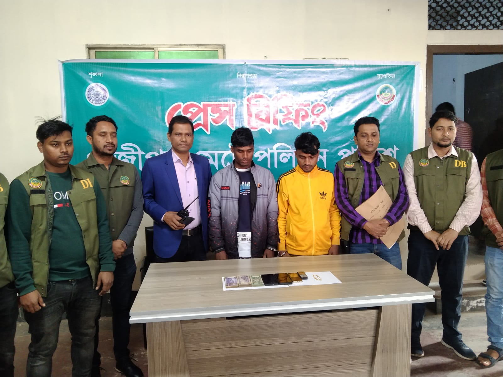 কানাডায় মানবপাচার ও জাল ভিসা প্রস্তুত করে প্রতারণা চক্রের দুই সদস্য গ্রেফতার