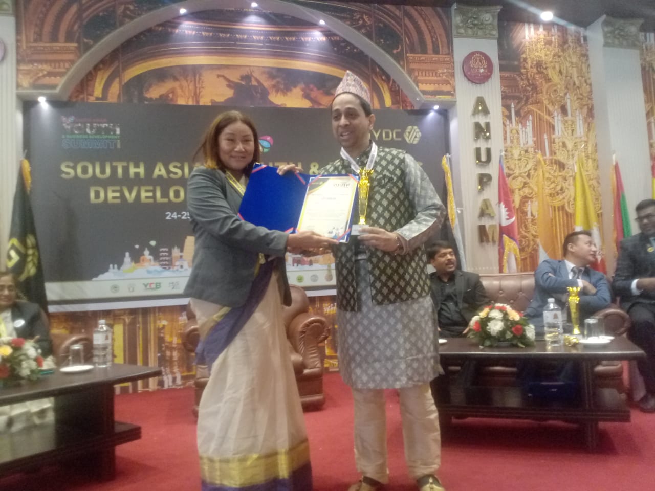 সাউথ এশিয়ান সোশাল চেঞ্জমেকার এওয়ার্ড পেলেন ড. জাহিদ আহমেদ চৌধুরী বিপুল