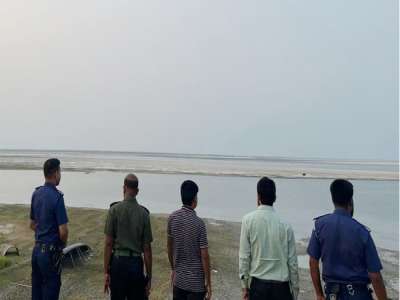 দৌলতপুরে পদ্মা নদীতে অবৈধভাবে বালু উত্তোলন বন্ধে অভিযান