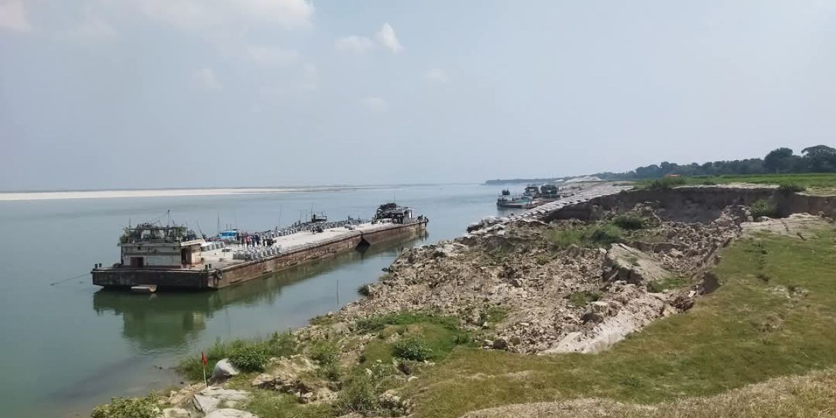 দৌলতপুরে পদ্মার আগ্রাসী ভাঙন, আতঙ্কে অর্ধলক্ষ মানুষ