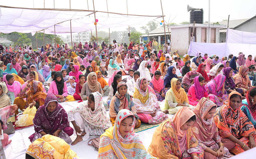 নোয়াখালীতে ঈদের জামাতে নারীদের অংশগ্রহণ