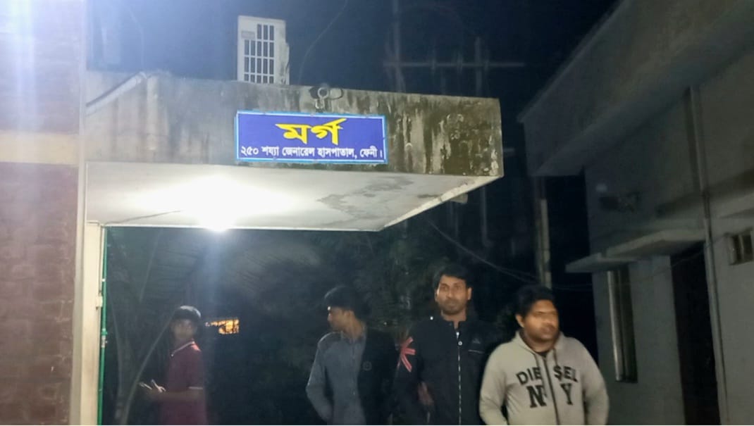 ফেনীতে সড়ক দুর্ঘটনায় ৩ জনের মর্মান্তিক মৃত্যু