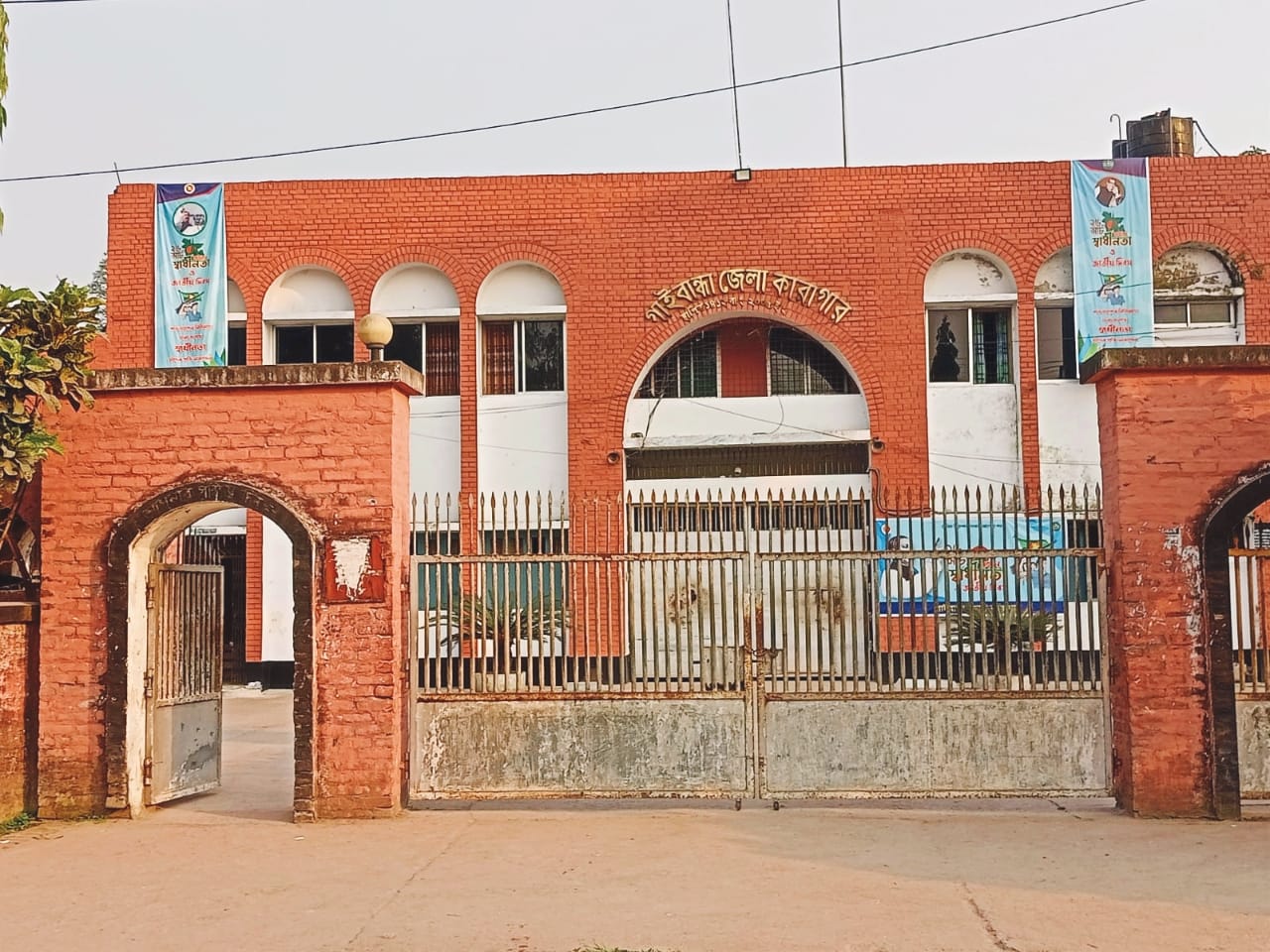 স্ত্রীকে ফিরে পেতে শ্বশুর-শাশুড়ির বিরুদ্ধে মামলা, পাল্টা মামলায় কারাগারে স্বামী