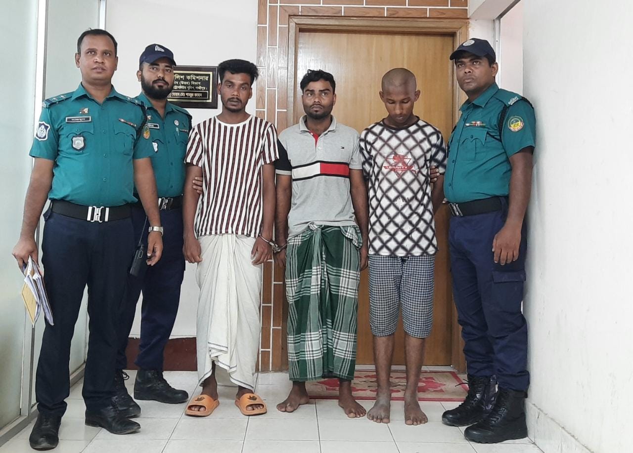 বাসনে পরিচ্ছন্নতা কর্মীকে হত্যার রহস্য উদঘাটন, গ্রেফতার ৩