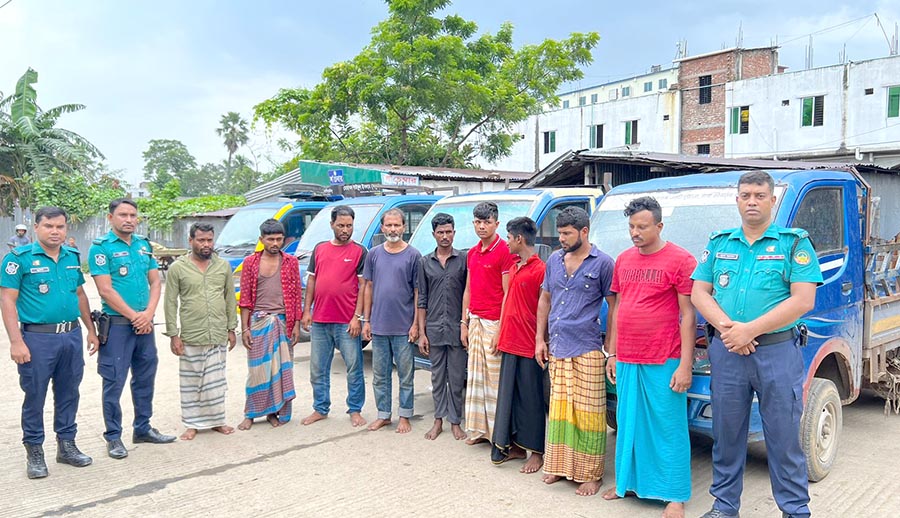 গাজীপুরে আন্তঃজেলা পিকআপ চোরচক্রের মূলহোতাসহ আটক ৯