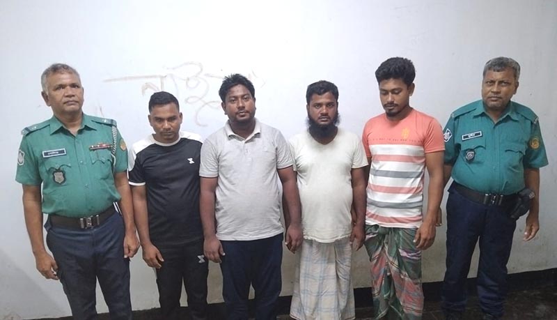 গাজীপুরে বেক্সিমকো ফার্মার ৬২ লাখ টাকা আত্মসাত, গ্রেফতার ৪