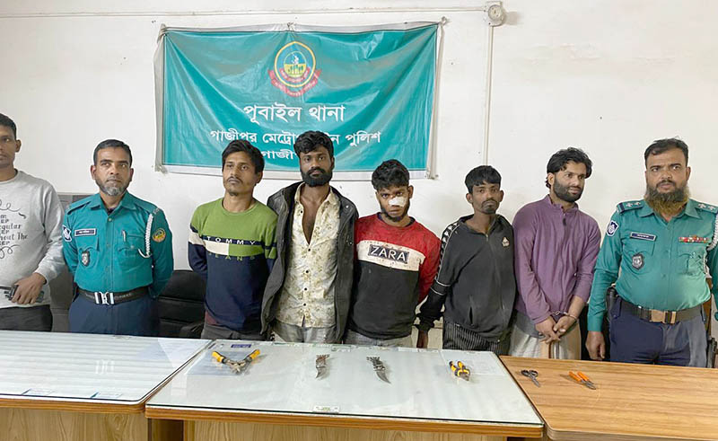 পূবাইলে মধ্যরাতে গার্মেন্টসে ডাকাতি করতে গিয়ে গণপিটুনি, গ্রেফতার ৫