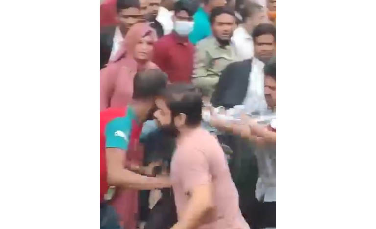 গাজীপুর আদালত চত্বরে হামলা চালিয়ে দুই বিচারপ্রার্থী অপহরণ, আহত ১৫