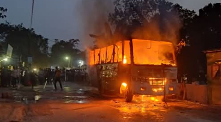 গাজীপুরে শ্রমিকবাহী বাসে অগ্নিকাণ্ড, ৫ জন আহত