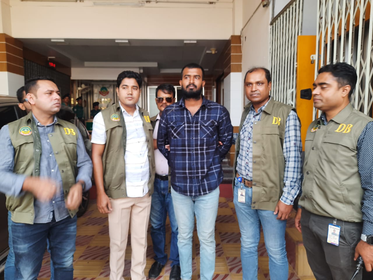 গাজীপুর গার্মেন্টস ফ্যাক্টরি ও গাড়িতে অগ্নিসংযোগের ঘটনায় ছাত্রদল নেতা গ্রেফতার