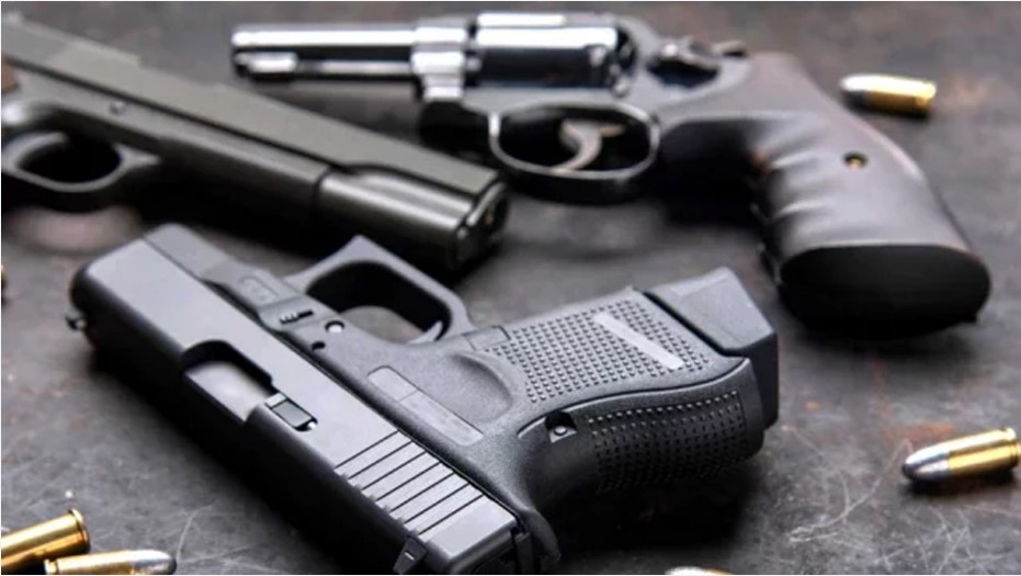 গাজীপুরে ২০০৪ থেকে ২০২৪ পর্যন্ত অস্ত্রের লাইসেন্স স্থগিত ও জমা দেওয়ার নির্দেশ
