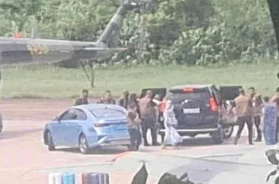 বাংলাদেশ থেকে আগরতলায় যান শেখ হাসিনা
