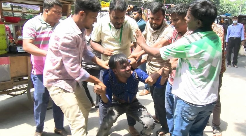 বগুড়ায় হিরো আলমকে মারধর ও কান ধরে উঠ-বস করানোর অভিযোগ বিএনপির বিরুদ্ধে