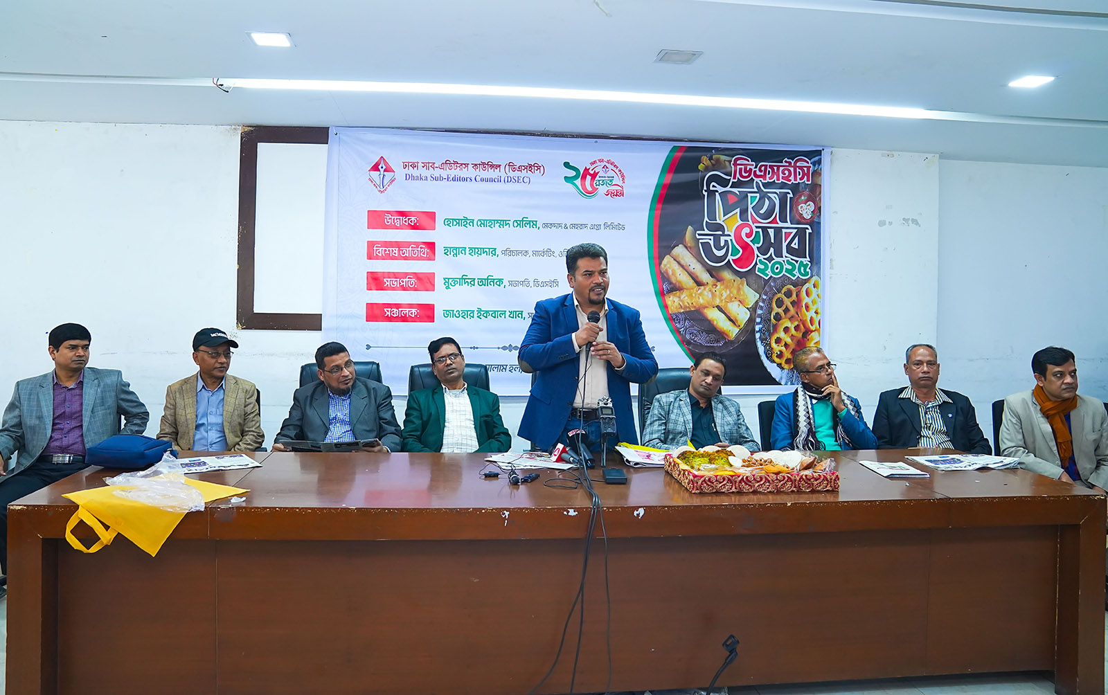 জাতীয় প্রেসক্লাবে শীতকালীন পিঠা উৎসব উদ্বোধন করলেন হোসাইন মোহাম্মদ সেলিম