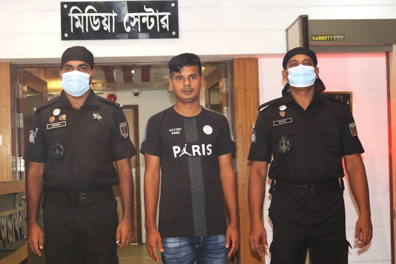 গাজীপুরে ডাম্পিং ট্রাকে সাংবাদিকের মৃত্যুর ঘটনায় ড্রাইভার আটক