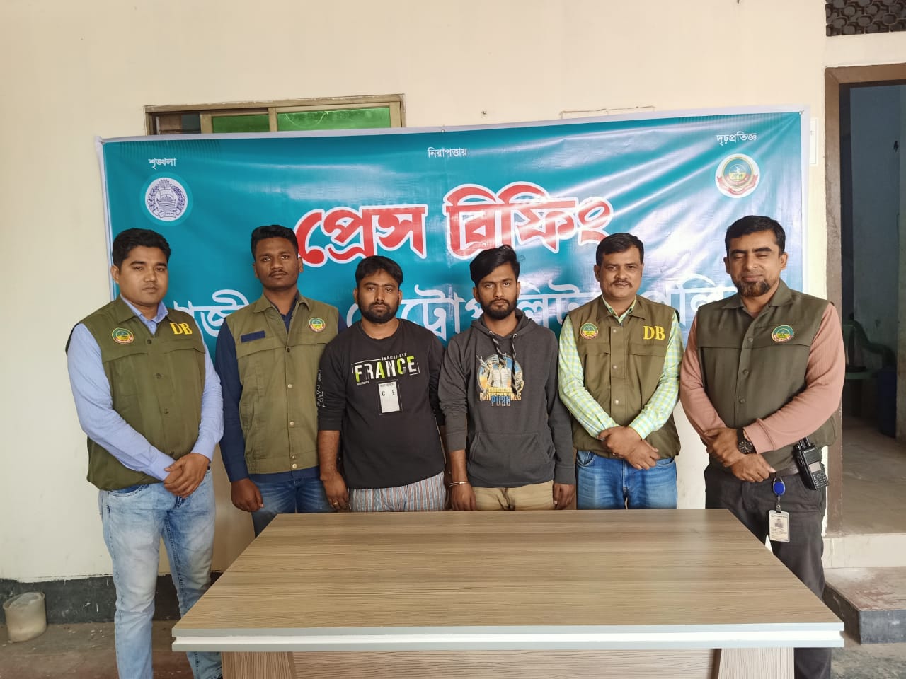 এএসআই নিহতের ঘটনায় গাজীপুর পরিবহনের বাস চালক ও হেলপার গ্রেফতার