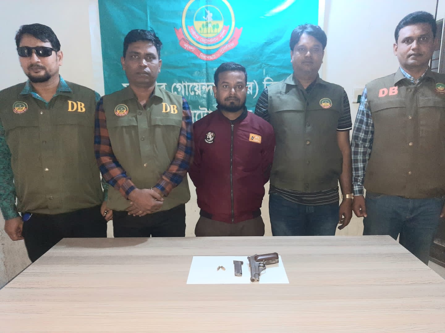 গাজীপুর চাঞ্চল্যকর আতিক হত্যা মামলার ঘটনায় গুলি ও পিস্তল উদ্ধার করে পুলিশ