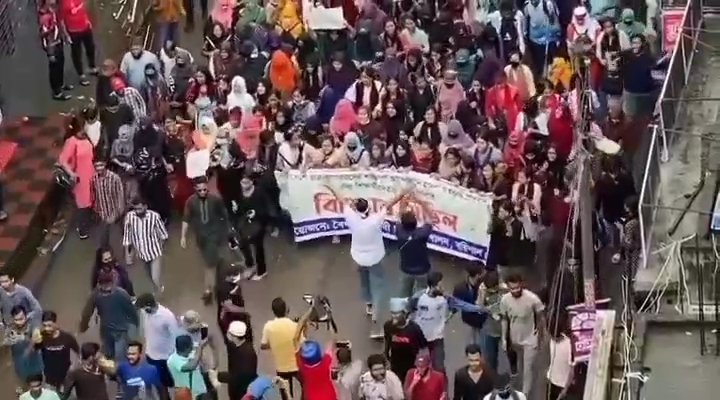 বরিশালে ভারী বৃষ্টি উপেক্ষা করে বৈষম্যবিরোধী ছাত্র আন্দোলন ও বিক্ষোভ