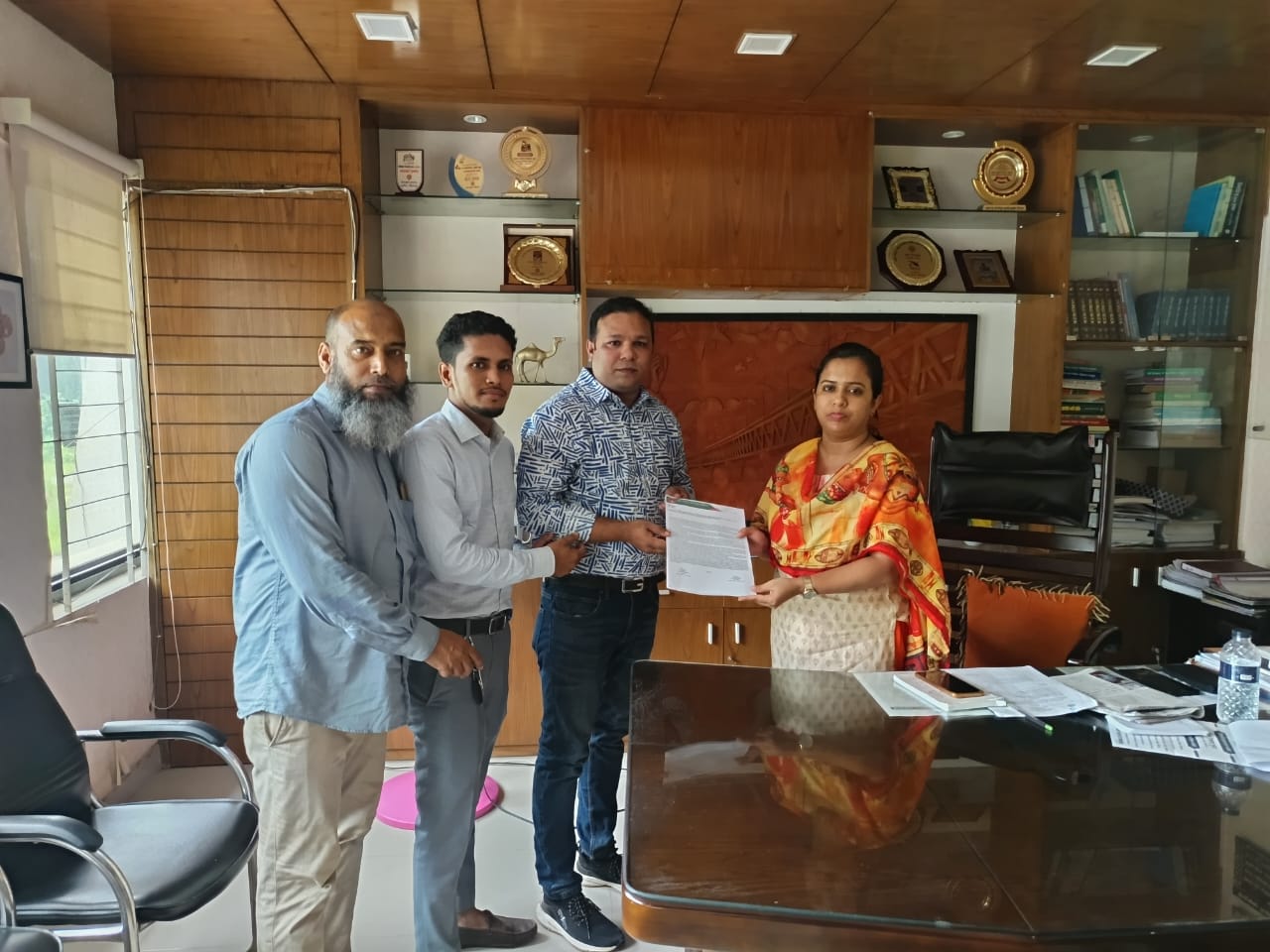 জাজিরায় বিভিন্ন দপ্তরে ১০ম গ্রেডের দাবিতে ডিপ্লোমাধারী সার্ভেয়ারদের স্মারকলিপি প্রদান