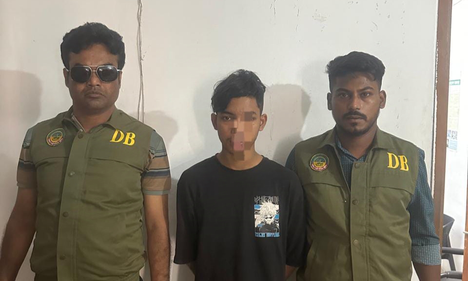 গাজীপুরে এক হাজার পিস ইয়াবাসহ মাদক ব্যবসায়ী গ্রেফতার