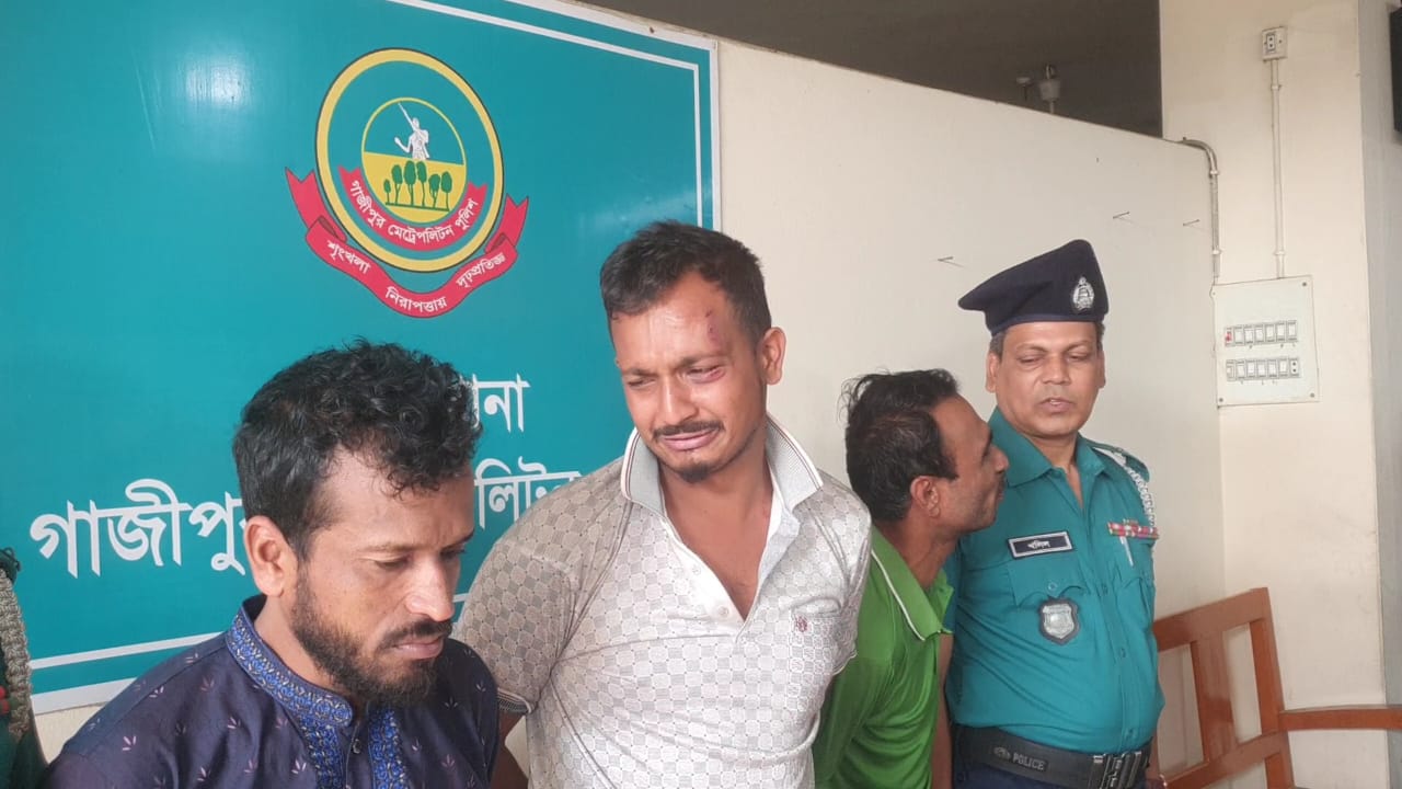 গাজীপুরে অভিযানকালে পুলিশকে ছুরিকাঘাত, গ্রেফতার ৩