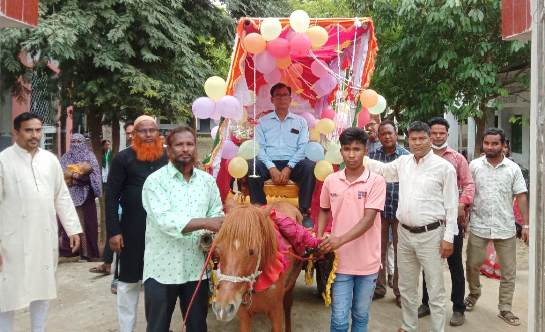 পীরগঞ্জে বন্দিয়ারা স্কুল শিক্ষকের রাজকীয় বিদায়