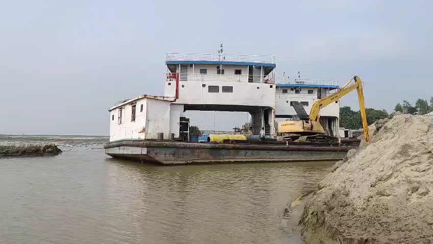 দীর্ঘ ৪ মাস ২৩ দিন পর চালু হচ্ছে চিলমারী-রৌমারী ফেরি চলাচল