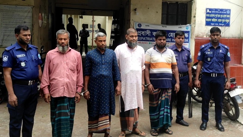 কচুয়ায় শালিস বৈঠকে এক গৃহবধুকে মারধর, ইউপি সদস্যসহ গ্রেফতার ৪