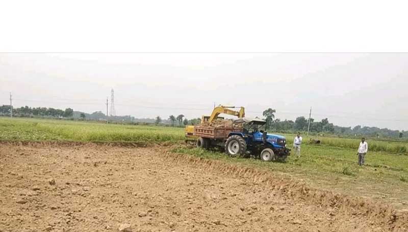 কালীগঞ্জে কৃষি জমির মাটি কেটে বিক্রির দায়ে লাখ টাকা জরিমানা