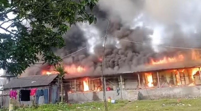 কালিয়াকৈরে টিনশেড কলোনিতে ভয়াবহ আগুন, ১০০টি কক্ষ ভস্মীভূত
