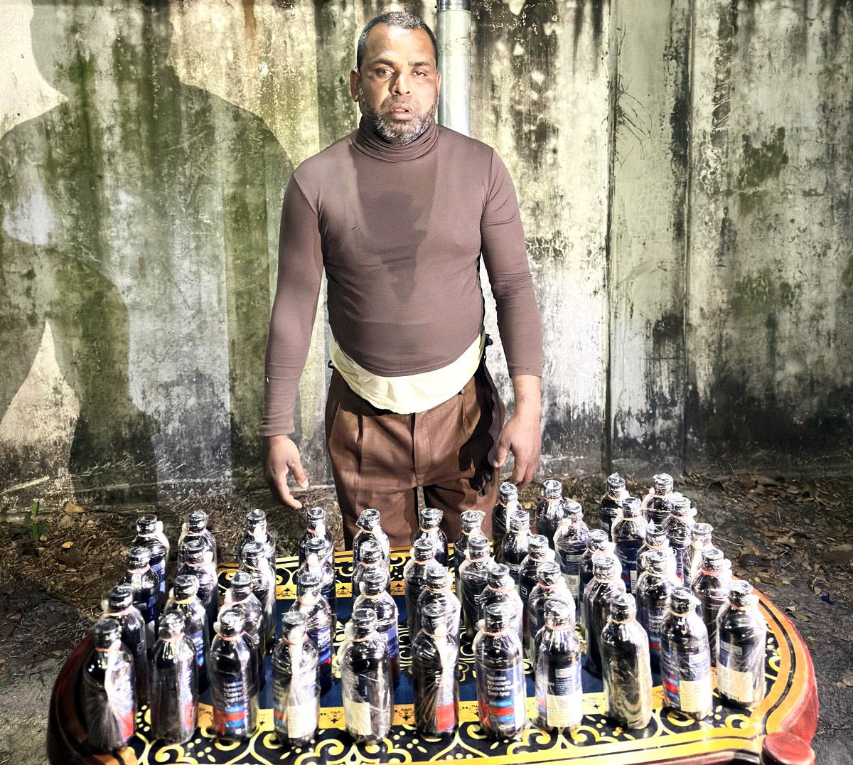 কুড়িগ্রামে সেনাবাহিনীর যৌথ অভিযানে ফেন্সিডিলসহ মাদক কারবারি আটক