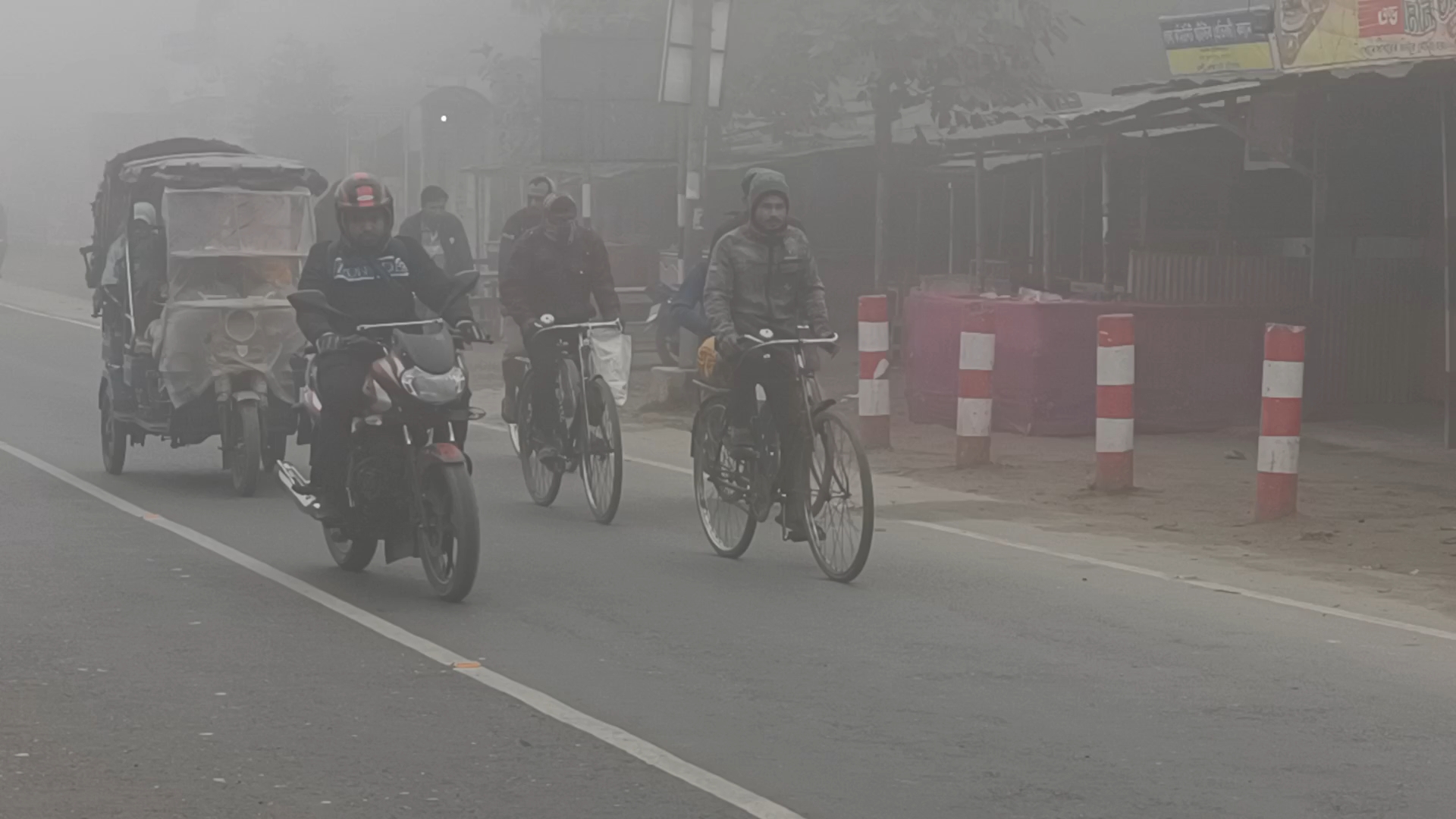 কুড়িগ্রামে শীতে খেটে খাওয়া মানুষের দুর্ভোগ, তাপমাত্রা ১১.৫ ডিগ্রি