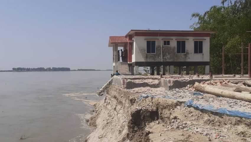 কুড়িগ্রামে নদ-নদীর ভাঙ্গনে স্কুল ও মসজিদসহ শতশত বিঘা জমি নদীগর্ভ বিলীন