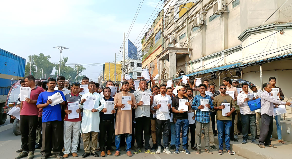 দৌলতপুরে মুসলমান হলেন এক পরিবারের সাত সদস্য