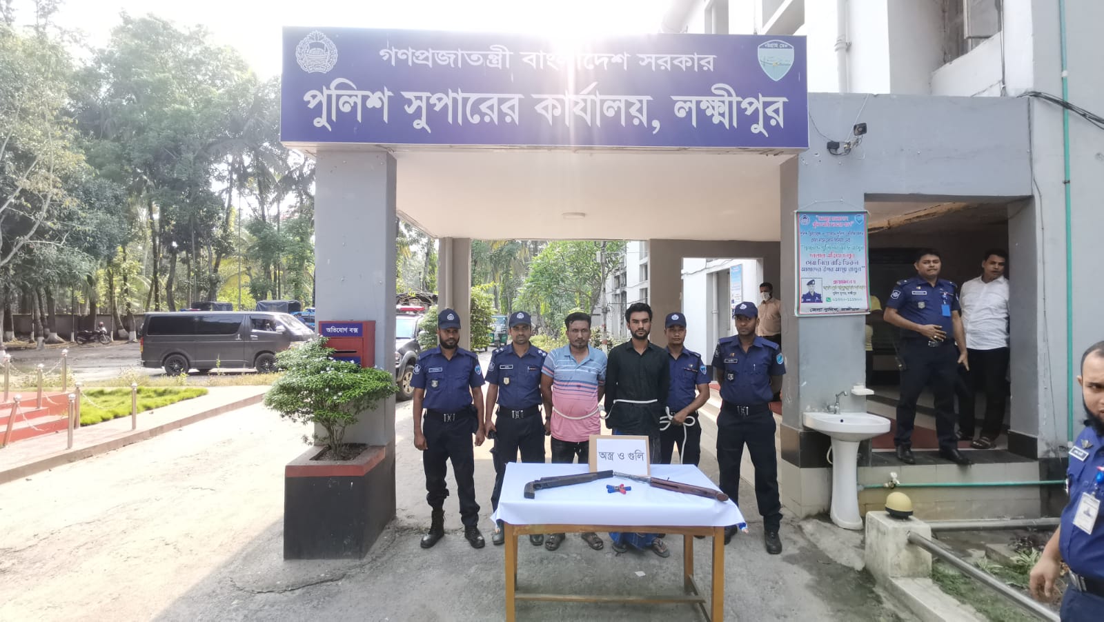 লক্ষ্মীপুরে নোমান-রাকিব হত্যাকান্ডে ব্যবহৃত দুইটি বন্দুক-বুলেট উদ্ধার