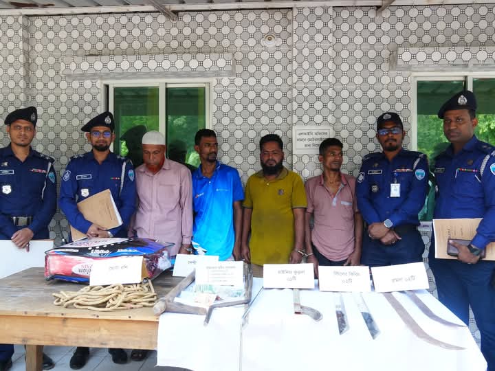 ঢাকা-চট্টগ্রাম মহাসড়কে ডাকাতি, চারজন গ্রেফতার