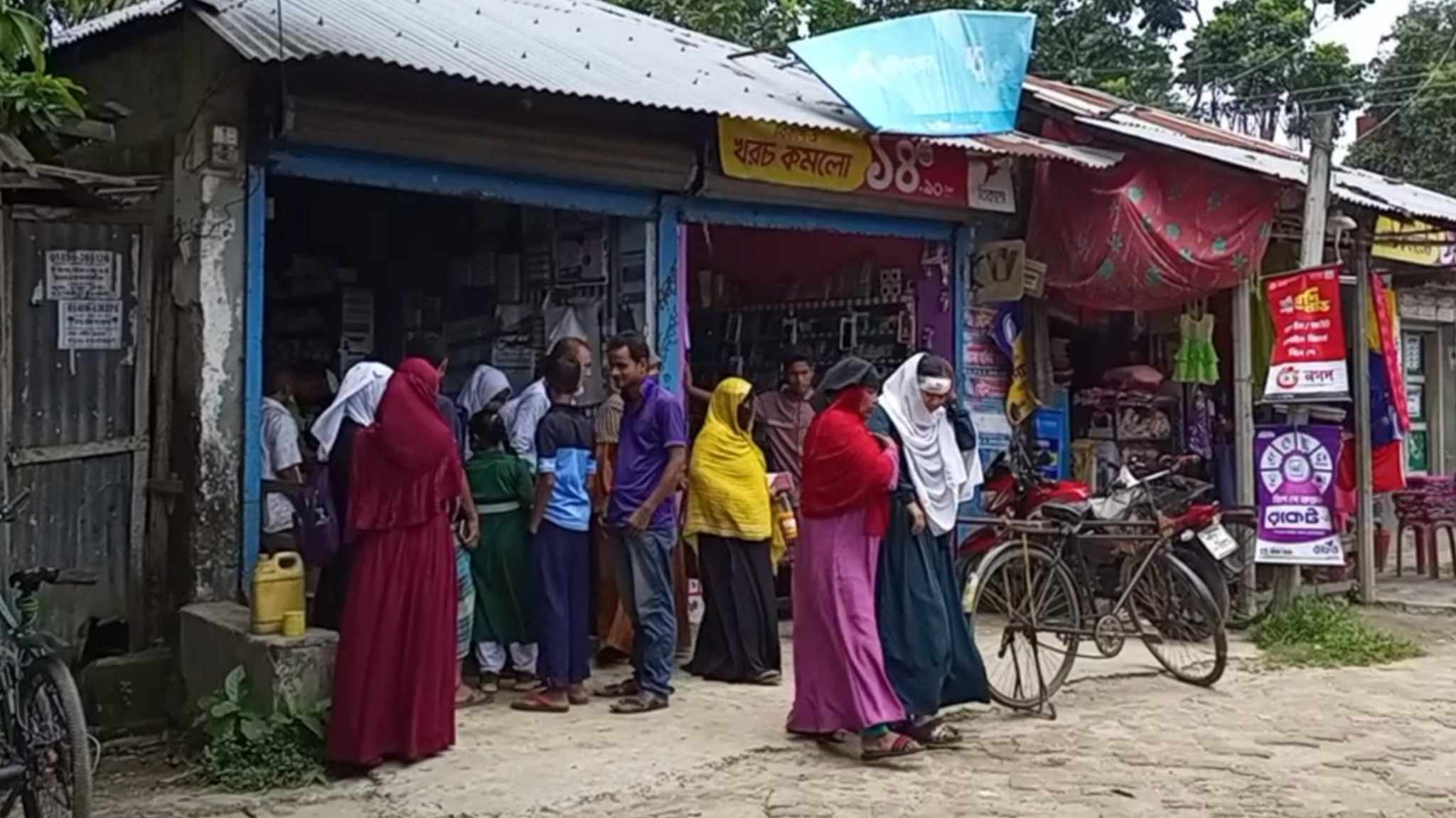 শ্রেণিকক্ষে চলন্ত পাখা খুলে পড়ে স্কুলছাত্রী আহত