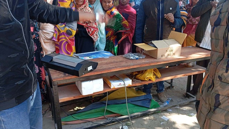 চিলাহাটিতে স্মার্ট কার্ডের লেমিনেটিং ও কাভারে হাতিয়ে নিচ্ছে হাজার হাজার টাকা