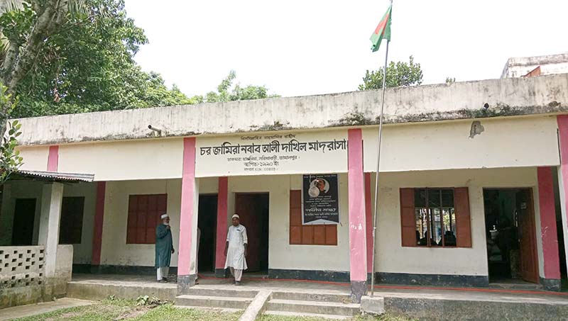 শিক্ষা সফরের নামে শিক্ষক-ছাত্রীদের নাচানাচিতে নিন্দার ঝড়, বহিষ্কারের দাবী