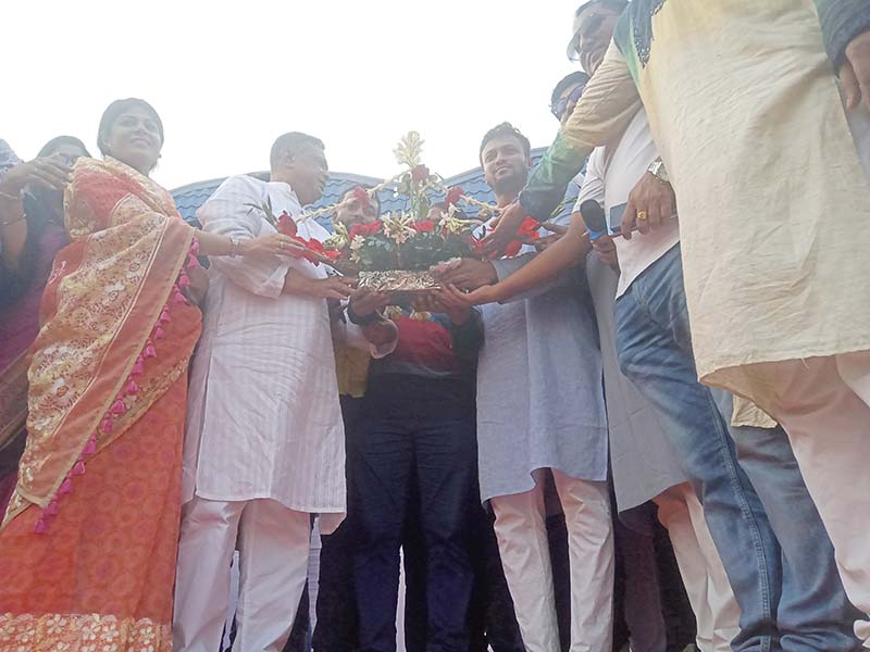 অগ্রহায়ণে মাগুরায় ফুলের বৃষ্টি