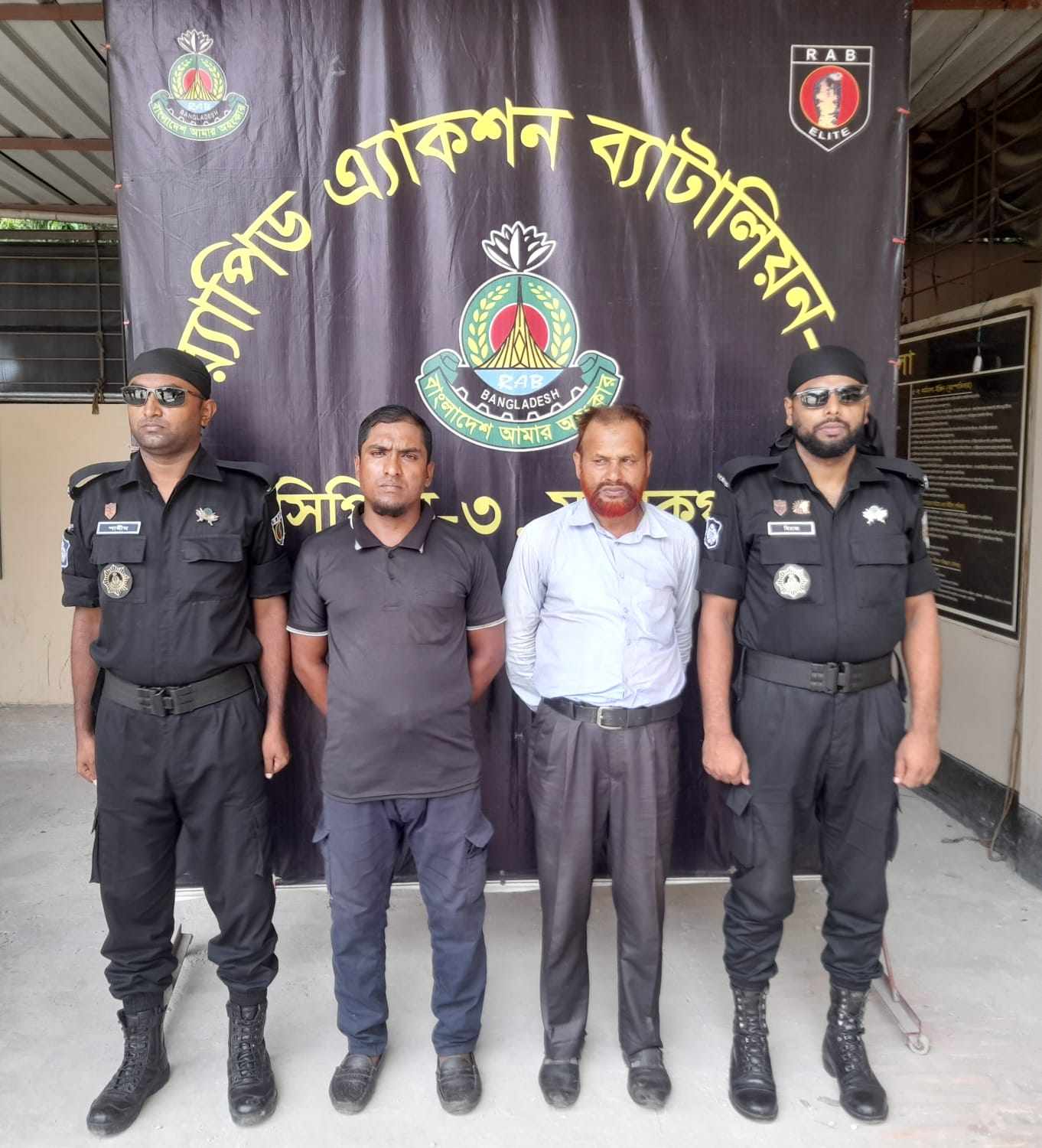 মানিকগঞ্জে ব্যবসায়ীর নিকট চাঁদা দাবি, দুই সাংবাদিককে আটক