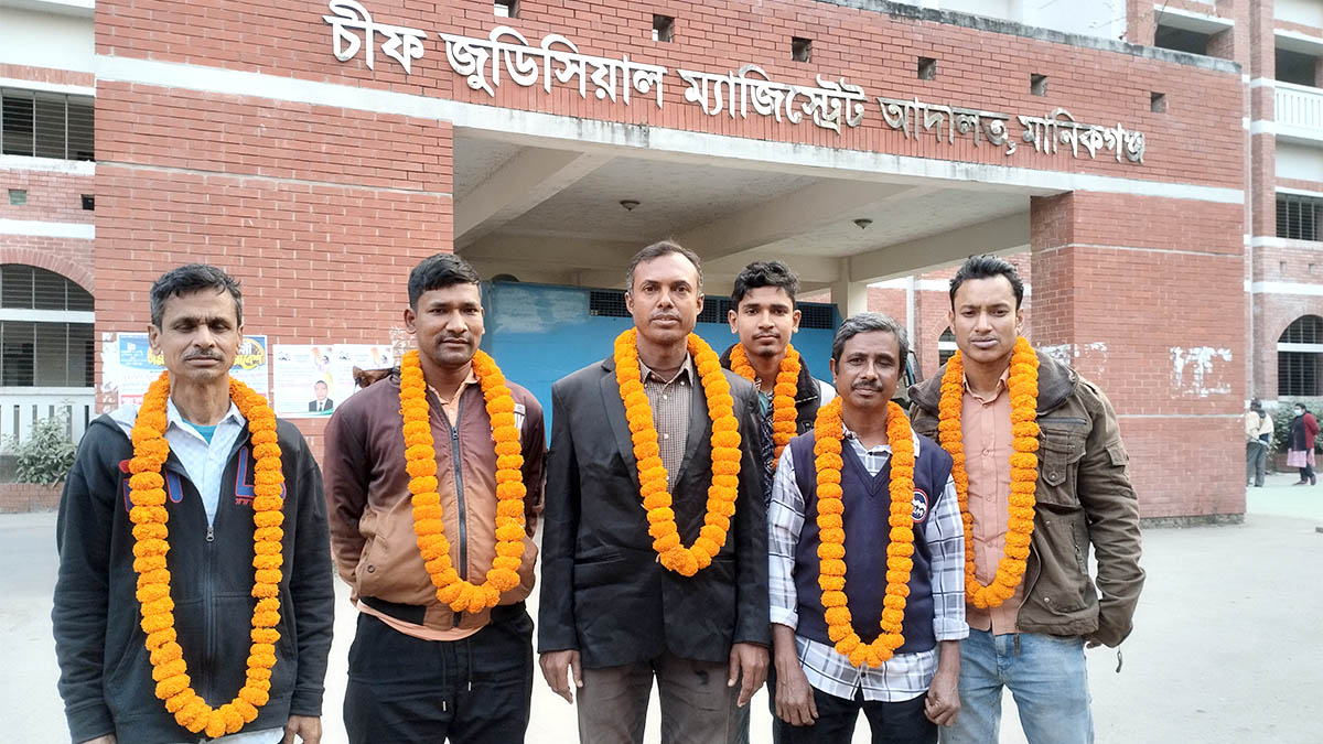 মানিকগঞ্জে মিথ্যা মামলা থেকে অব্যাহতি পেলেন হেযবুত তওহীদের ৬ সদস্য