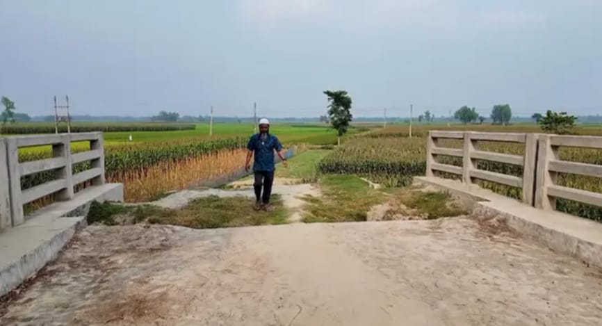 জামালপুরে ১৮ কোটি টাকার সেতু ব্যবহারের সড়ক নেই